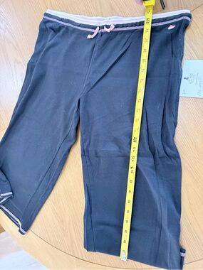 Ladies Black Capri sleep pants with Pink Trim
